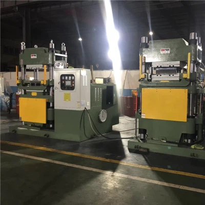 Hidraulinė spaudos mašina, skirta stabdžių trinkelių gamybai